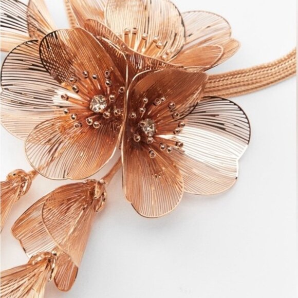 New Zara Kate Middleton Cascading Floral Necklace with gift box ✨🎁 - Picture 3 of 7